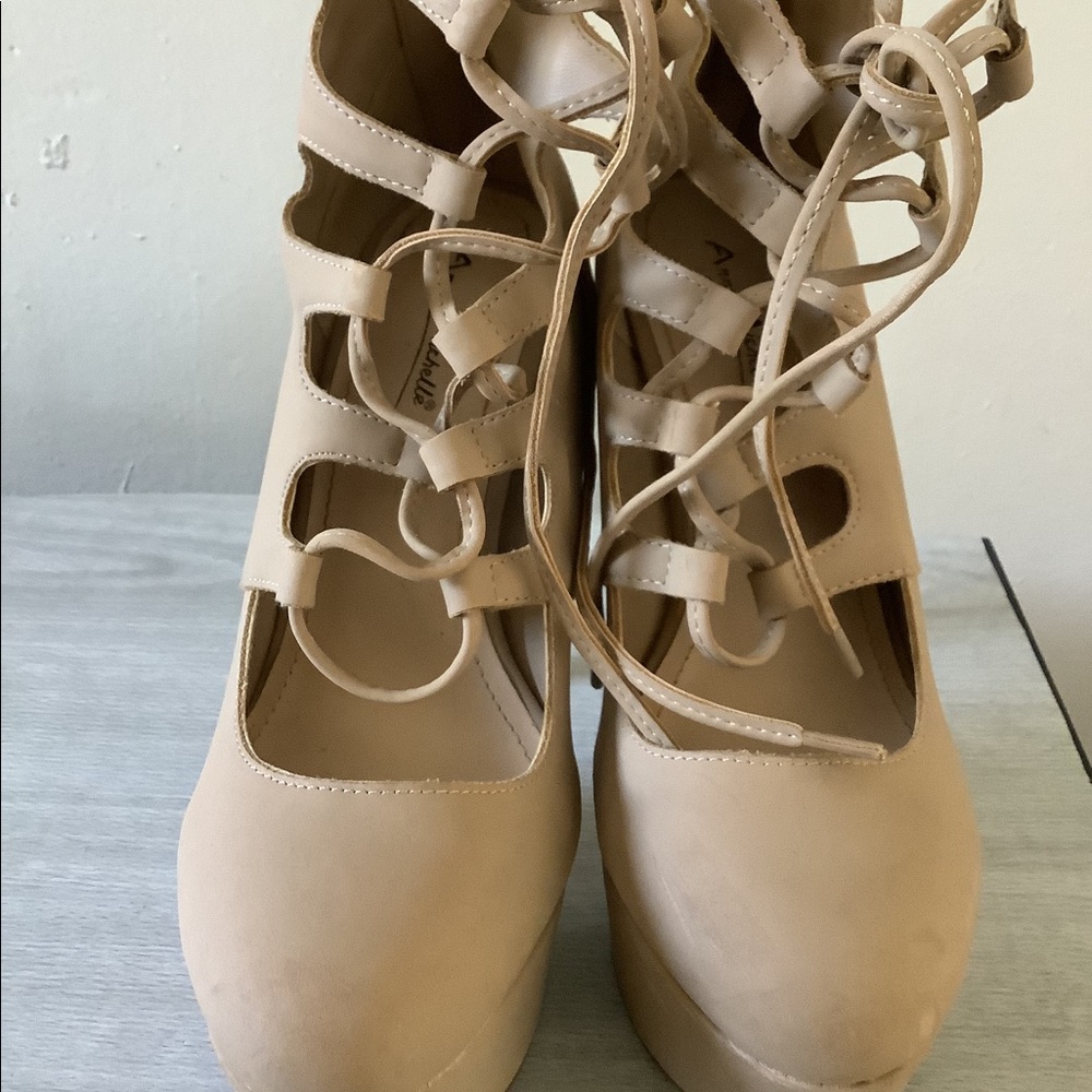 Nude Heels - Picture 3 of 3